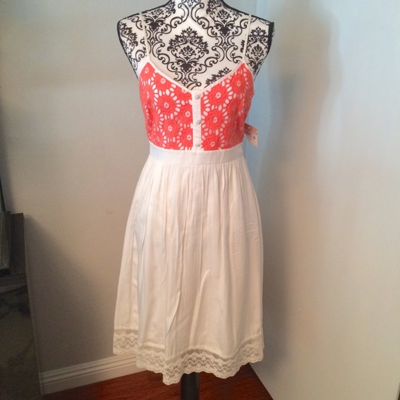 Doe & Rae Dresses & Skirts - Doe & Rae Eyelet Bodice Lace Hem Dress NWT